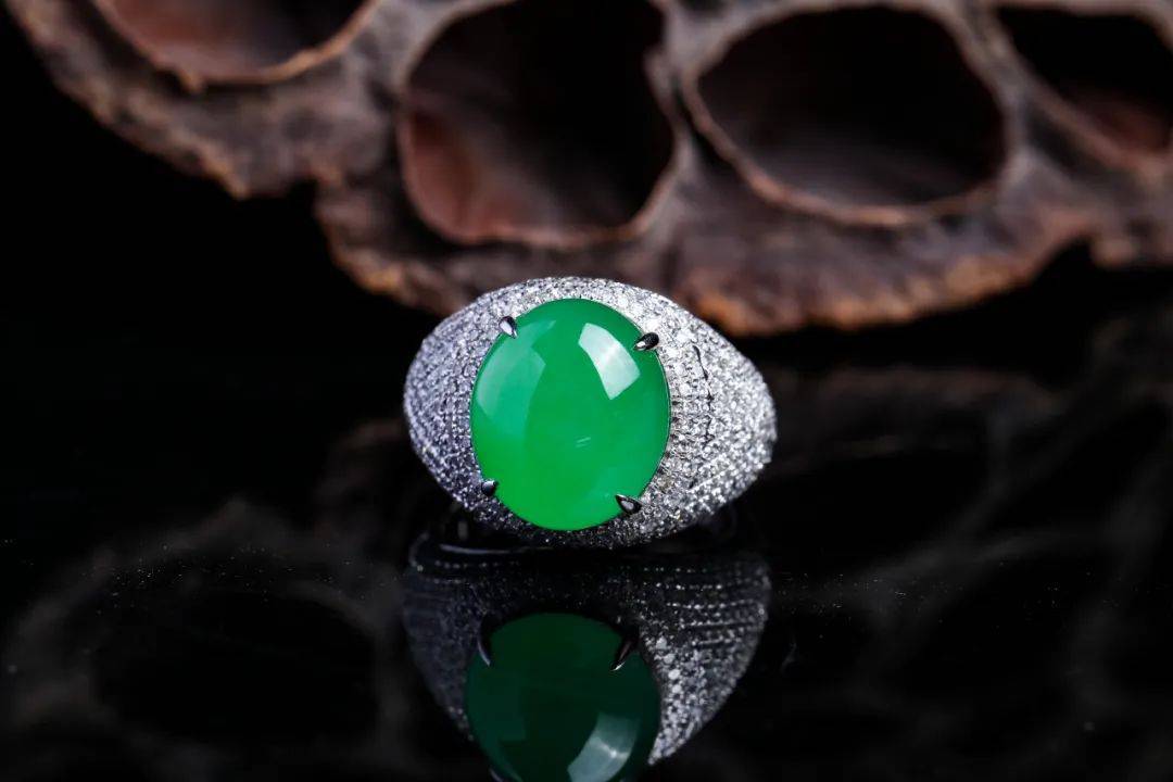 从大小判断翡翠价格大错特错，这些因素更重要！  第4张