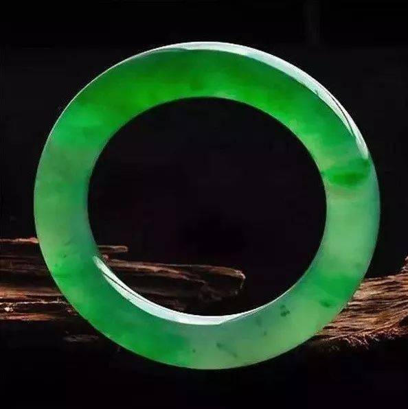 翡翠价格有没有降价的可能呢？  第2张