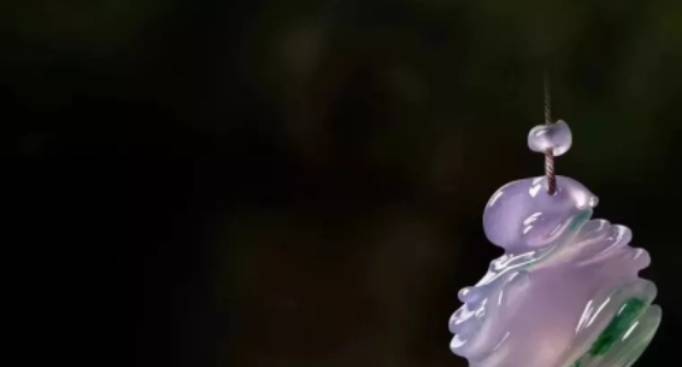 价值6亿元的玻璃种紫罗兰翡翠——''昭仪之星''，竟然也会见光死？  第6张