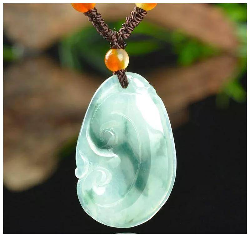 飘蓝花翡翠属于什么档次？价格高还是低？  第2张