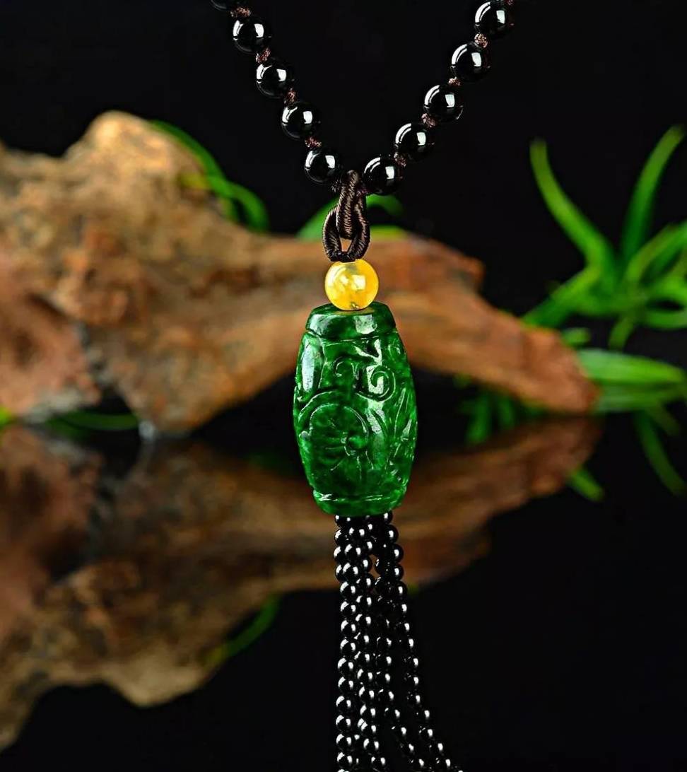 避开满绿翡翠陷阱，这种也是满绿，但是价值却一言难尽！  第3张