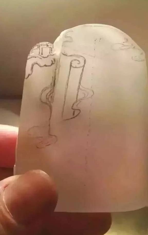 我是玉雕师，见证一件有裂翡翠边料被翡翠玉雕师傅“救活”的过程  第4张