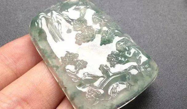 教你如何判断翡翠雕工的好坏  第3张