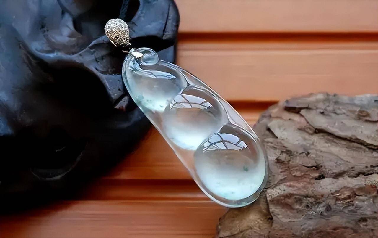 究竟是糯化种的翡翠好，还是糯冰种的翡翠好呢？  第2张