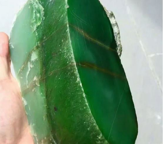 和田玉碧玉有黑点到底好不好？  第3张