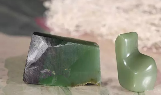 和田玉碧玉有黑点到底好不好？  第13张