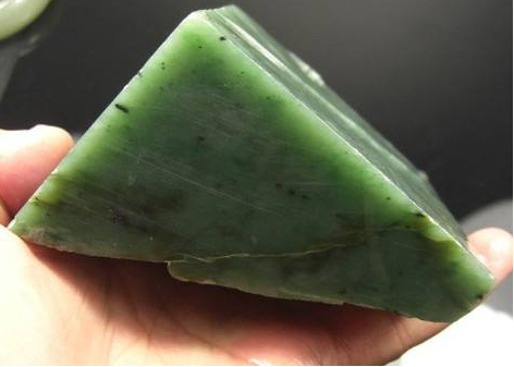 和田碧玉上的黑点，究竟该爱还是该恨？  第3张