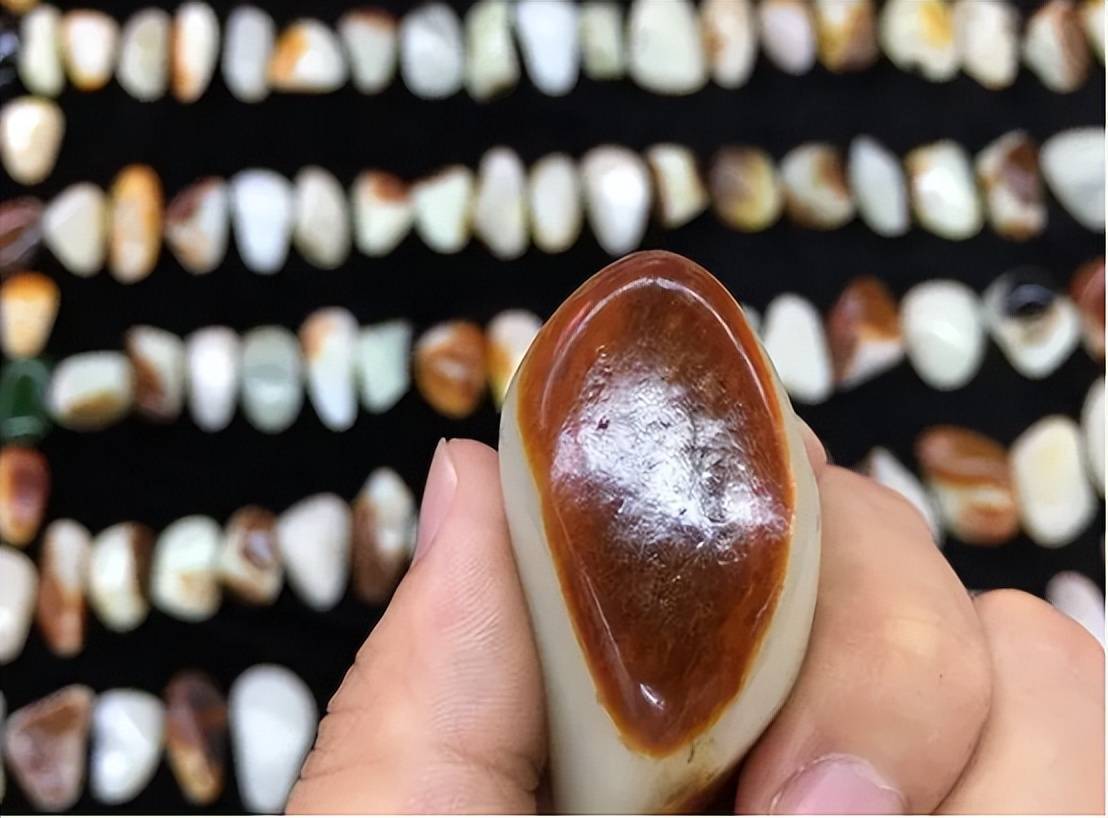 2022年新疆和田玉籽料卖不动？真相在这里！  第2张