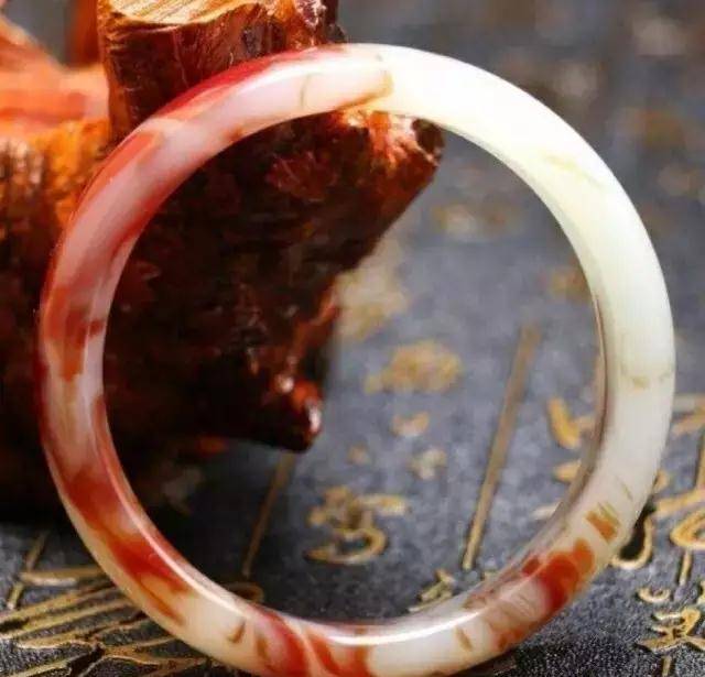 市场突现“鸡血红玛瑙”，到底是新玉种还是玻璃仿制品  第3张