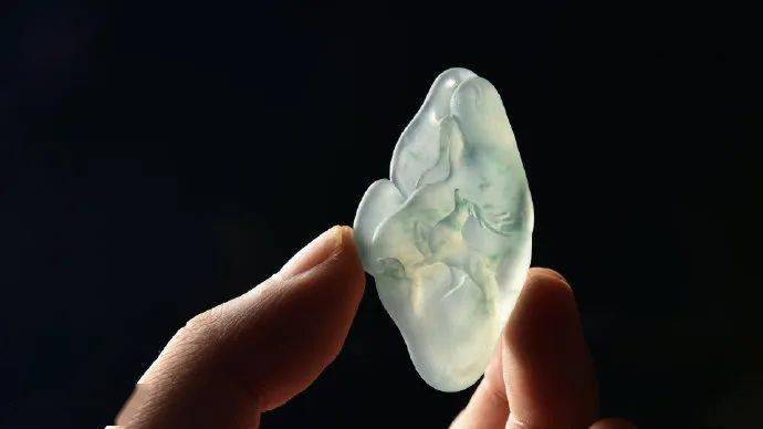 翡翠边角料设计成《鹿》，成品效果出乎意料！  第5张