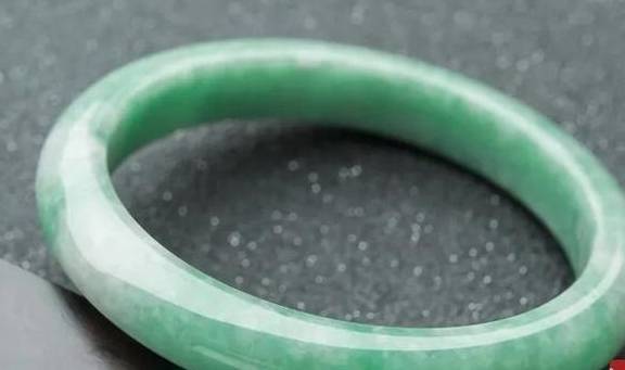 豆青翡翠价格是多少？豆种翡翠真的都是廉价货么？  第6张