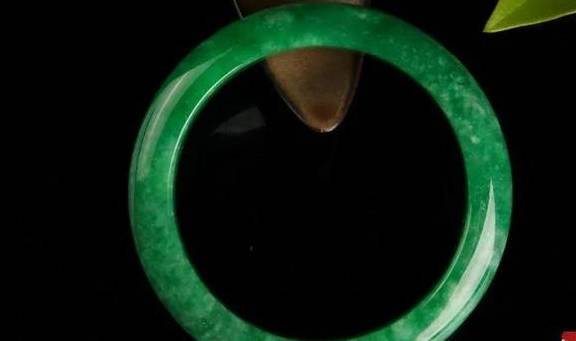 豆青翡翠价格是多少？豆种翡翠真的都是廉价货么？  第7张