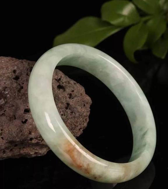 豆青翡翠价格是多少？豆种翡翠真的都是廉价货么？  第5张