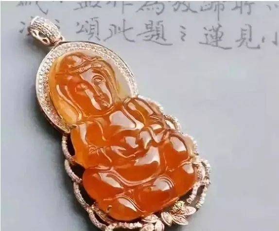 翡翠一共有哪些颜色?十种颜色的翡翠找齐了!  第10张