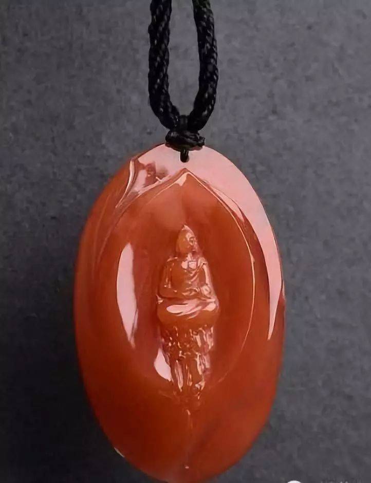 翡翠一共有哪些颜色?十种颜色的翡翠找齐了!  第12张