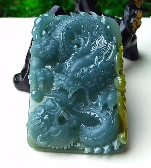 蓝水翡翠跟油青种翡翠有什么关系？谁更有价值？  第19张