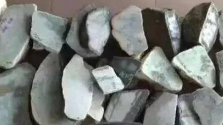 还记得缅甸那座用翡翠建造的塔吗？号称20亿，你可别被骗了  第3张