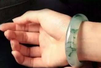 行家详解佩戴翡翠的那些讲究：翡翠不是你想戴就能戴的！  第7张