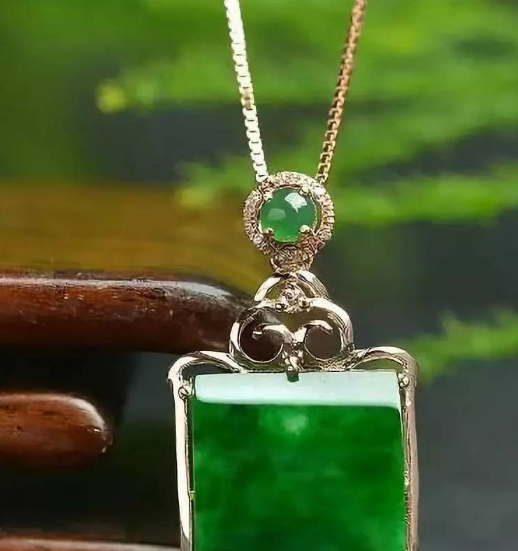 避开满绿翡翠陷阱，这种也是满绿，但是价值却一言难尽  第7张