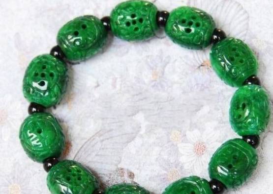 避开满绿翡翠陷阱，这种也是满绿，但是价值却一言难尽  第5张