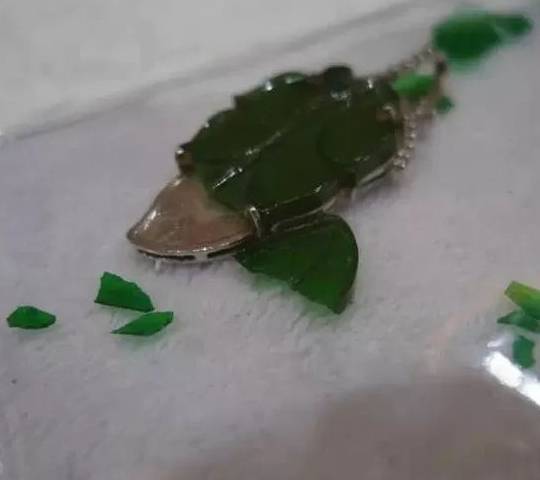 避开满绿翡翠陷阱，这种也是满绿，但是价值却一言难尽  第14张