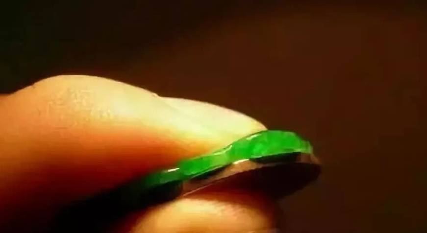 避开满绿翡翠陷阱，这种也是满绿，但是价值却一言难尽  第10张