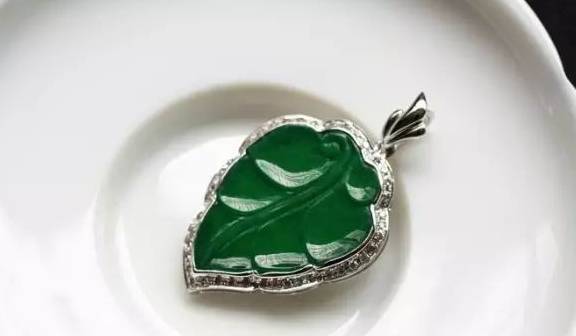 避开满绿翡翠陷阱，这种也是满绿，但是价值却一言难尽  第9张