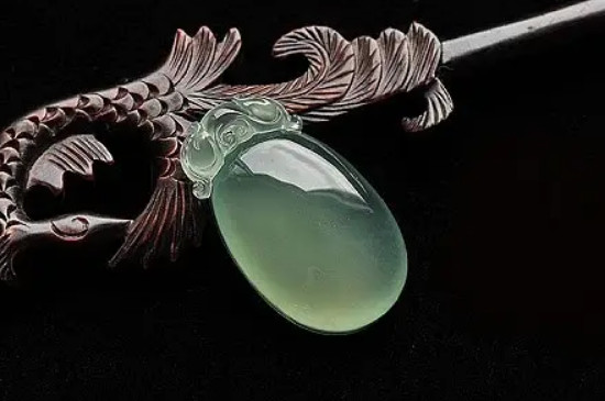 翡翠容易碎吗  第2张