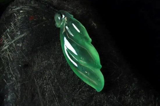 翡翠容易碎吗  第3张