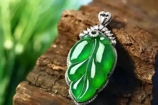 翡翠手镯可以泡一晚上清水吗  第3张