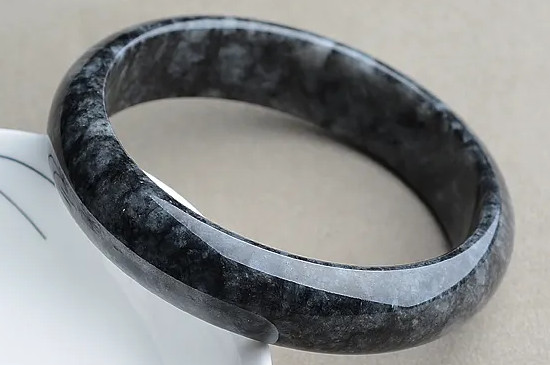 乌鸡手镯有什么寓意  第2张