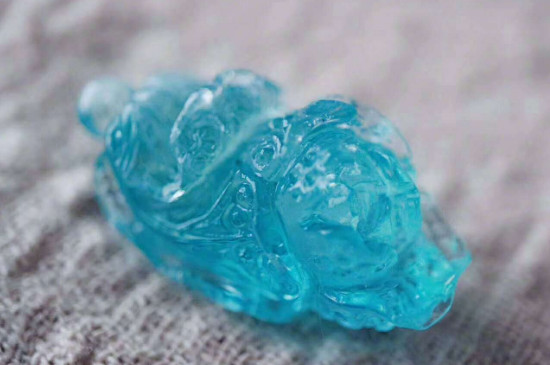 海蓝宝是水晶还是宝石  第2张