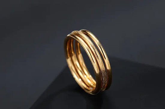 求婚戒指戴哪个手指  第3张