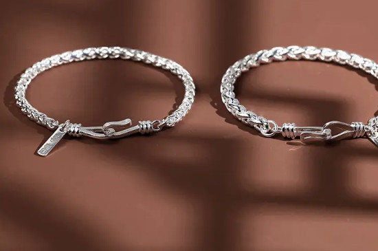 银手链可以戴着洗澡吗  第3张