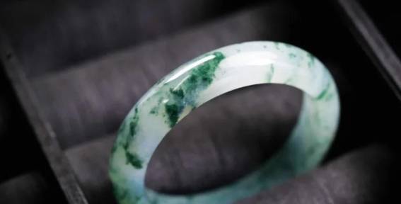 翡翠行业最常见的几个谎言，居然还有人深信不疑？看看你中招了没  第3张