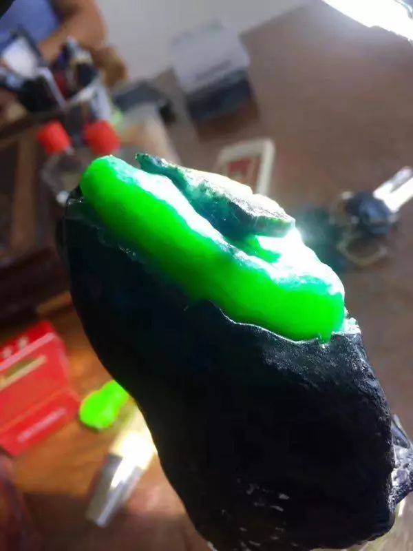 翡翠除了帝王绿，还有哪些价值上亿?  第7张