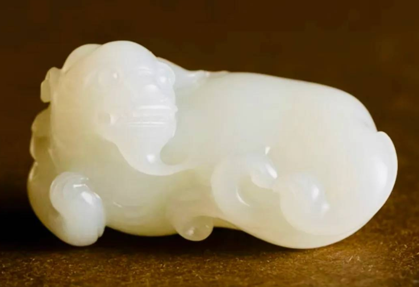 高白无好玉！羊脂白玉籽料“貔貅”难道只好在白吗？  第5张