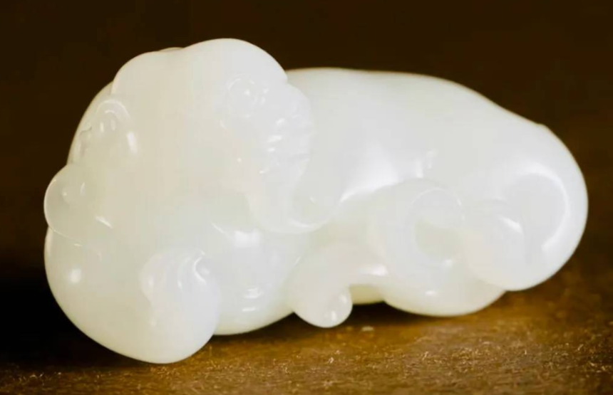 高白无好玉！羊脂白玉籽料“貔貅”难道只好在白吗？  第9张