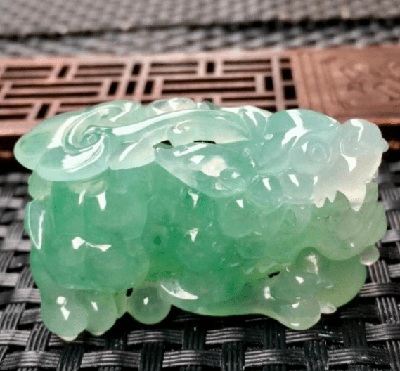 翡翠，越戴水头越好？实际情况是这样的  第5张