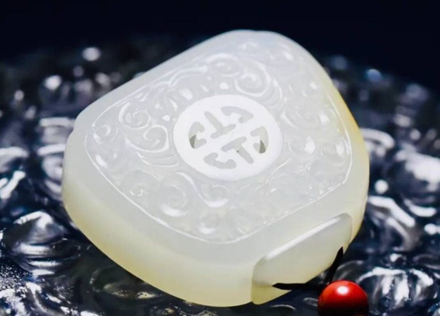 看完本文，请点击右上角分享到朋友圈，让更多的朋友受益！       喜欢翡翠，请加我们微信，工厂翡翠，触手可得     170--fcgc99.jpg  微信号 fcgc99  180-fcyszj.jpg  微信号 fcyszj  1671546272969813.jpg  微信号 fcgc11  第2张