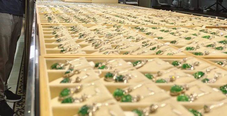 玉器市场一顾客悔价起争议，玉石行规出价就要买吗？  第2张