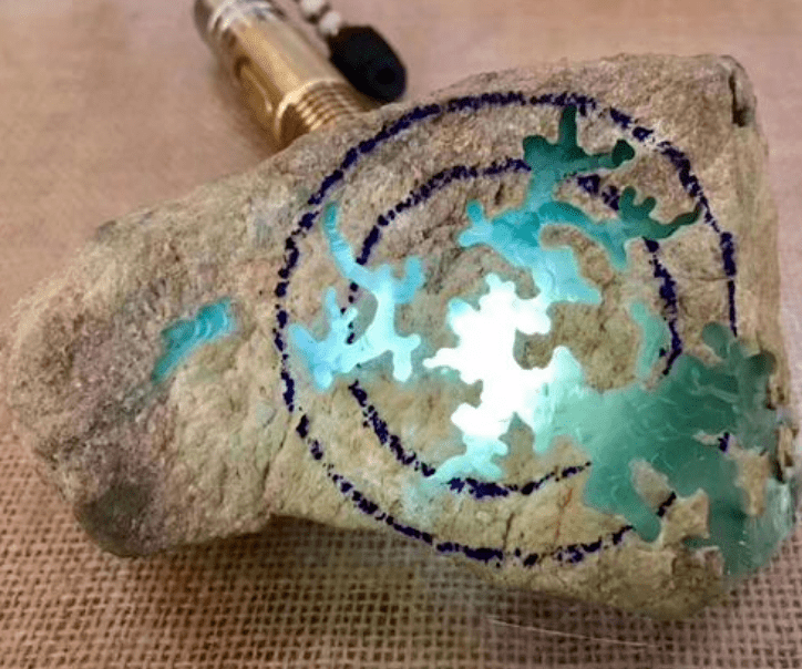 翡翠成品明明更值钱，商家为什么还卖原石？  第5张