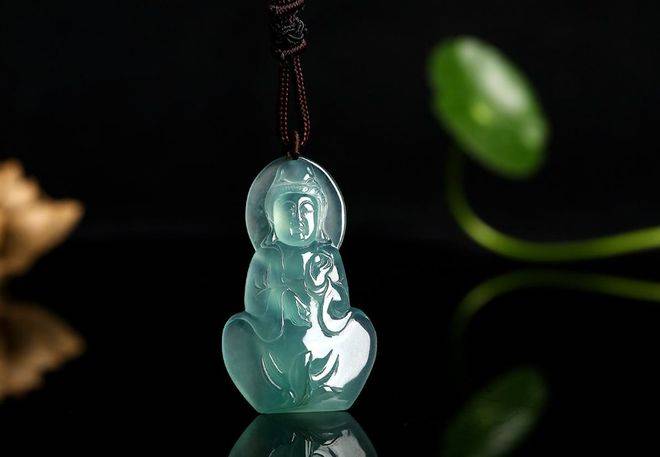 同等质量的翡翠挂件，双面雕和单面雕有什么不同？  第6张