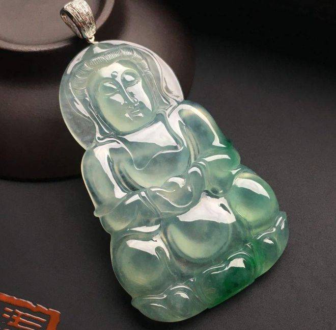 同等质量的翡翠挂件，双面雕和单面雕有什么不同？  第5张