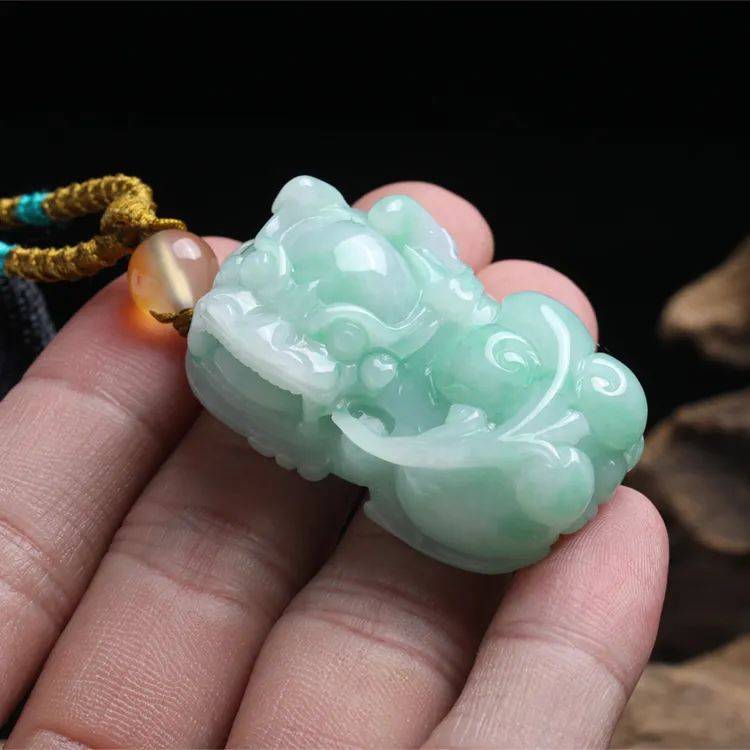 翡翠挂件有三美，哪一种最吸引你？  第3张