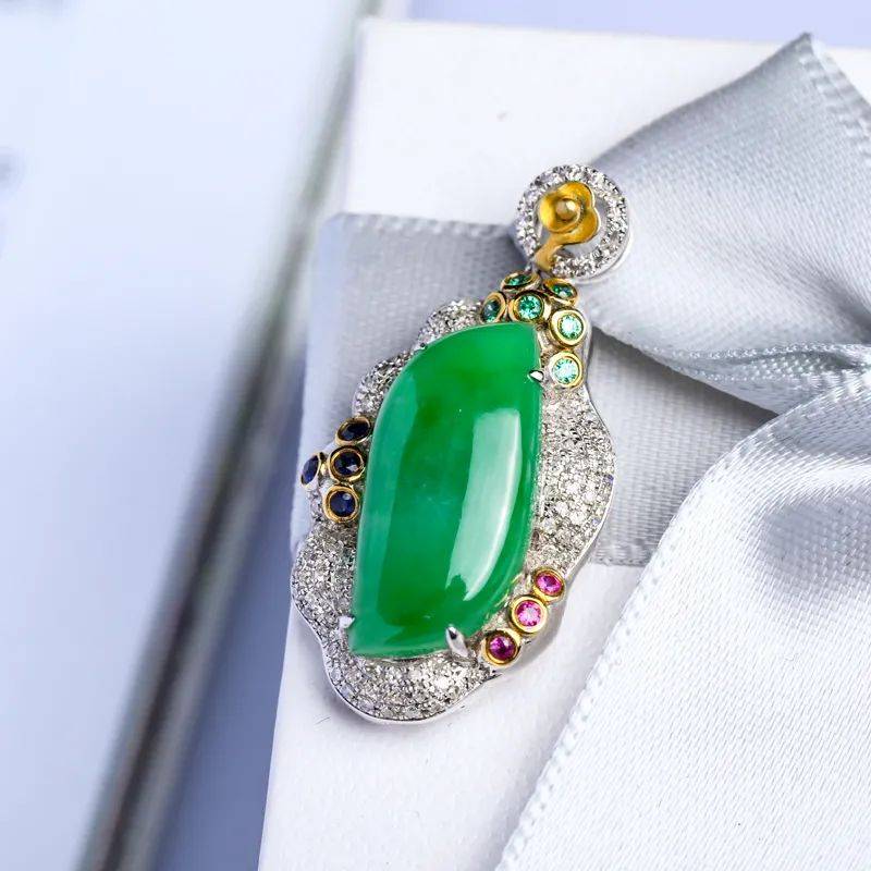 翡翠挂件有三美，哪一种最吸引你？  第2张