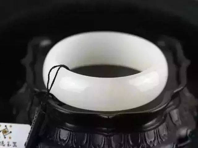 白色的玉石不等于白玉！别再别骗了！  第2张