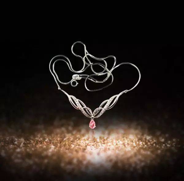 女人首饰盒里为什么需要这6件首饰  第2张