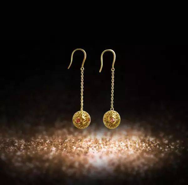 女人首饰盒里为什么需要这6件首饰  第5张