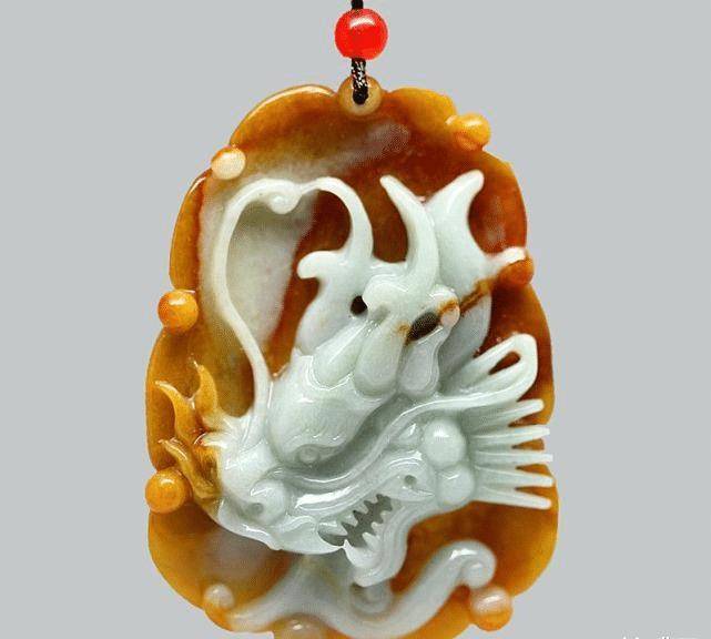 奇特小众有品位——翡翠俏色雕刻作品欣赏  第5张